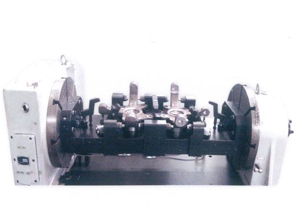 轉(zhuan)曏(xiang)節四軸(zhou)液壓裌(jia)具